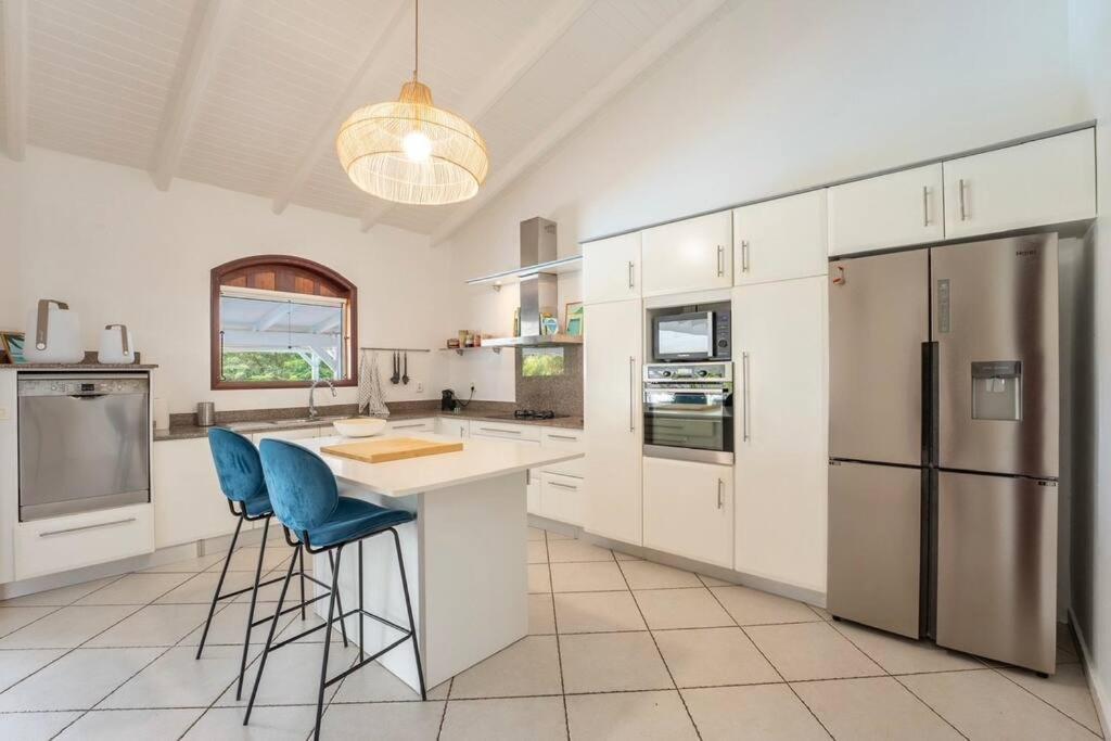 Spacieuse Villa Corossol Avec Piscine Et Jeux Exterieurs Le Gosier  Exteriér fotografie