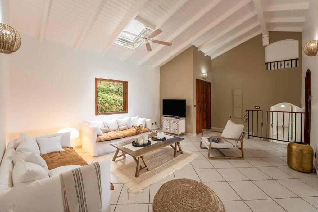 Spacieuse Villa Corossol Avec Piscine Et Jeux Exterieurs Le Gosier  Exteriér fotografie