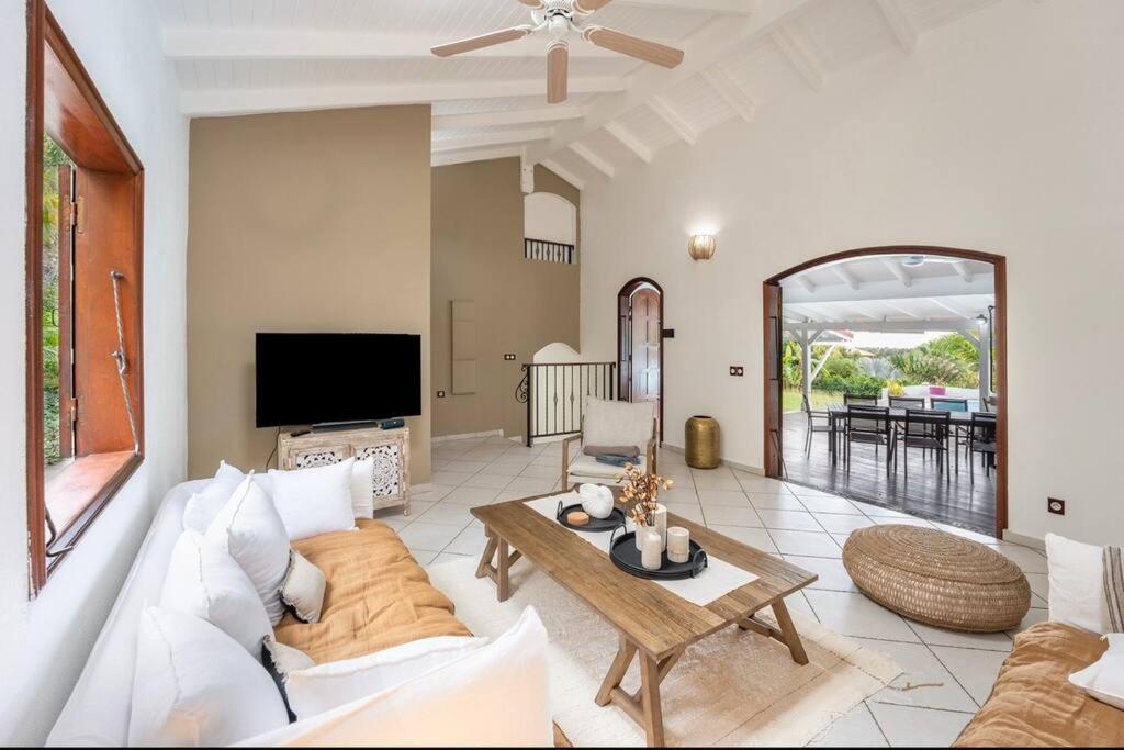 Spacieuse Villa Corossol Avec Piscine Et Jeux Exterieurs Le Gosier  Exteriér fotografie
